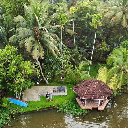 Alappuzha Sunsets And Palm Trees B&B 외부 사진