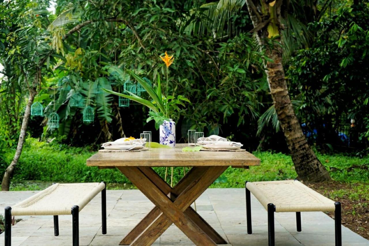 Alappuzha Sunsets And Palm Trees B&B 외부 사진