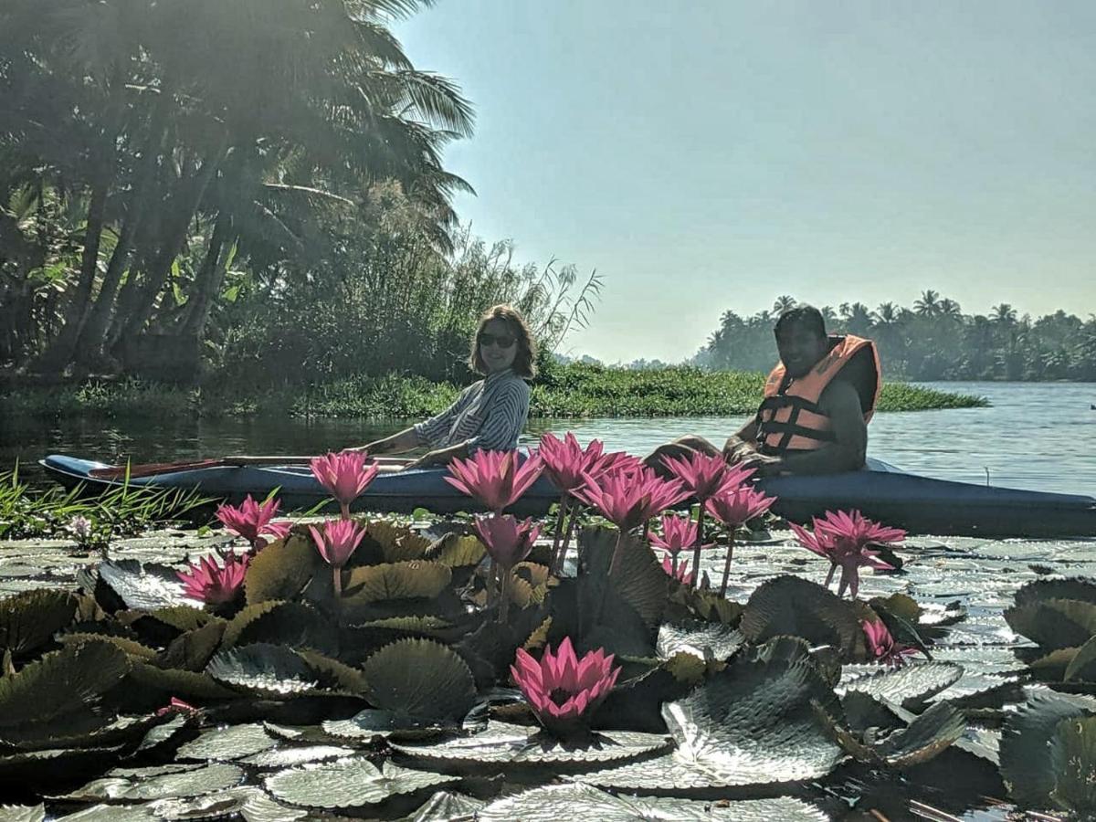 Alappuzha Sunsets And Palm Trees B&B 외부 사진