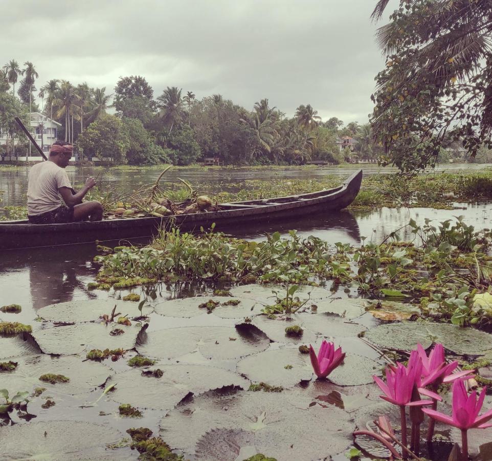 Alappuzha Sunsets And Palm Trees B&B 외부 사진